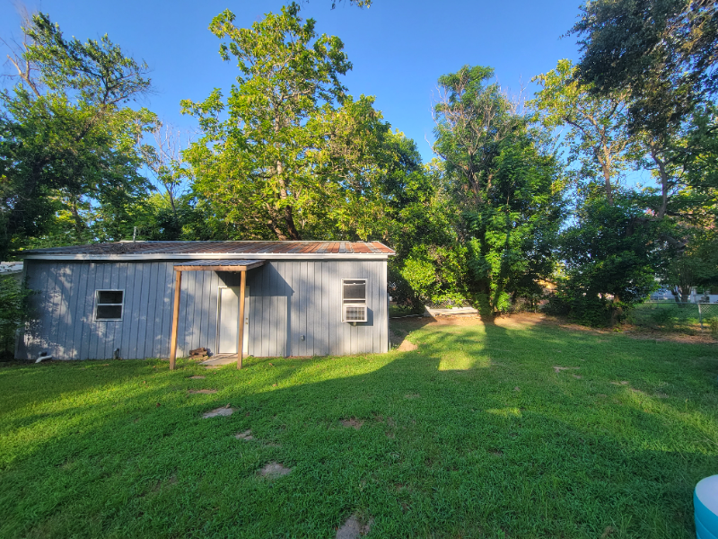 Lindale House: 509 N. Henry St