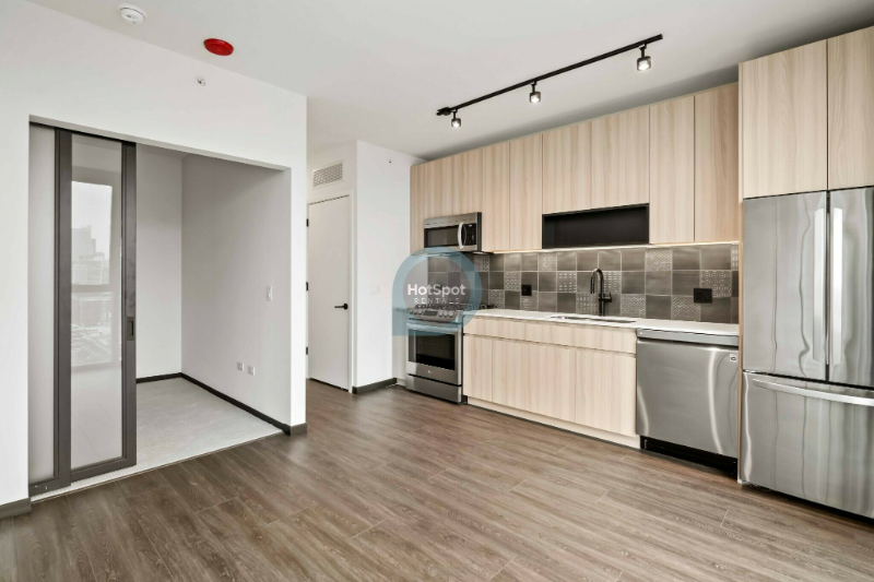 Chicago Apartment: 1360 W Randolph