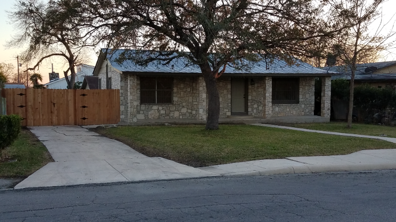 san antonio House: 422 Globe Ave