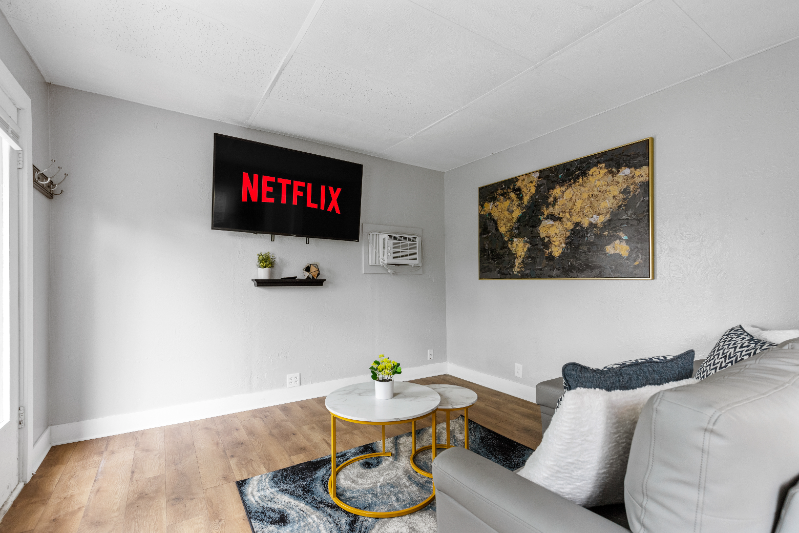 Kentwood House: 231 Murray St SE