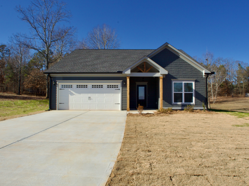 Hartwell House: 511 North Point Cir