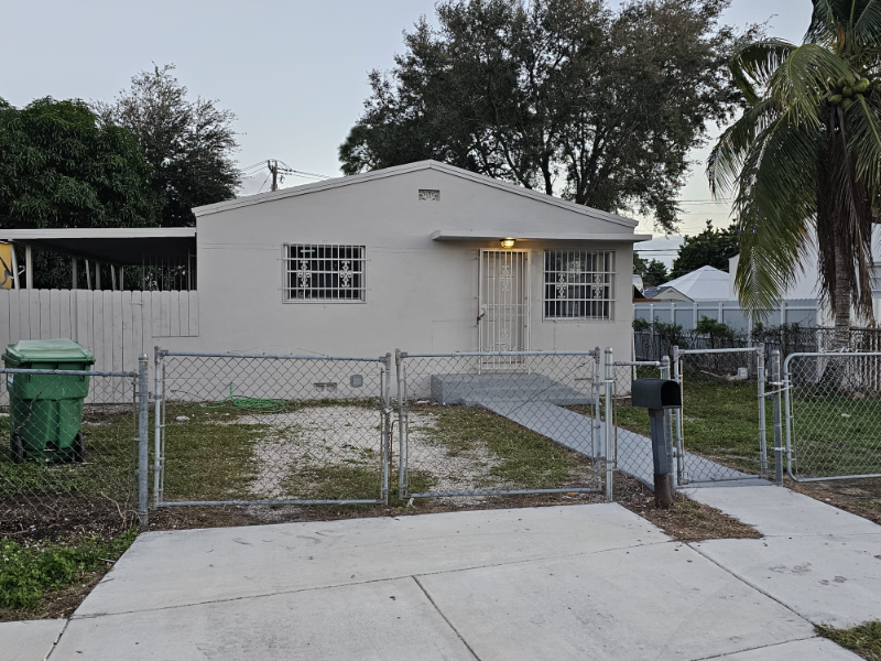 Opa-locka House: 1240 Rutland st