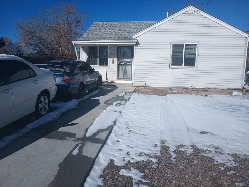 Aurora House: 985 Oakland Street