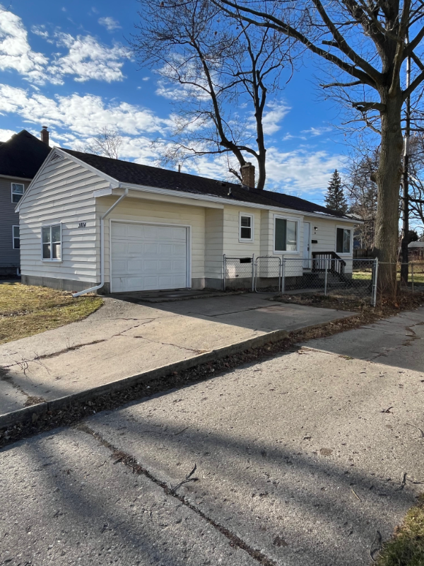 Lansing House: 3804 S Pennsylvania