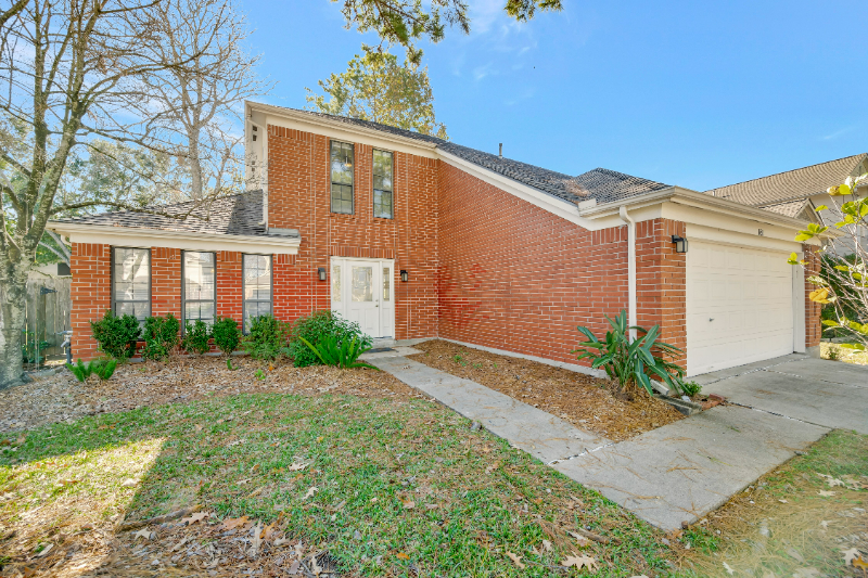 Houston House: 1434 Chestnut Springs Ln