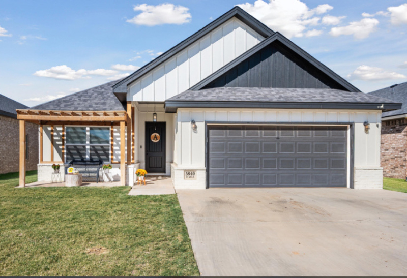 Lubbock House: 5840 Itasca St