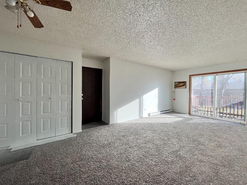 GRAND FORKS Apartment: 2333 S 17th St