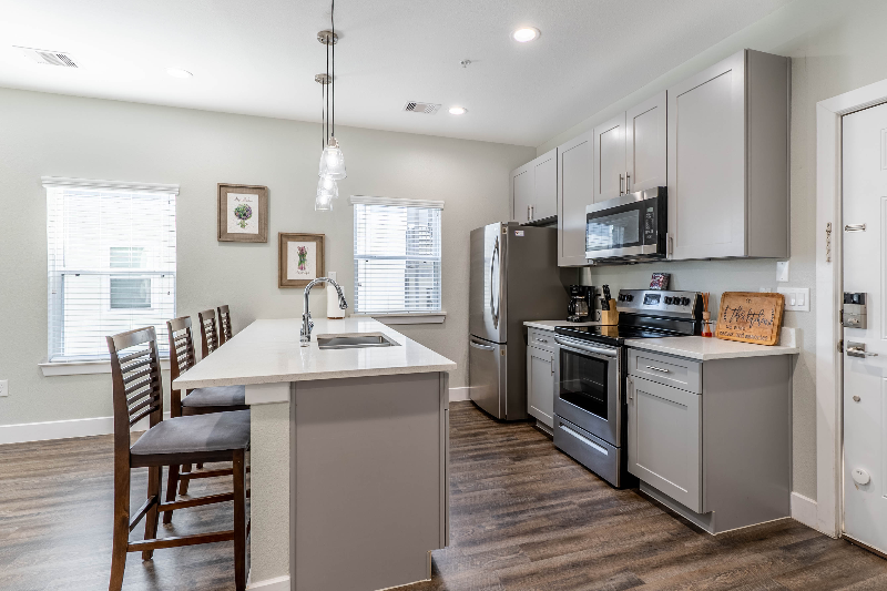 Kemah Multiplex: 142 W 5th St.