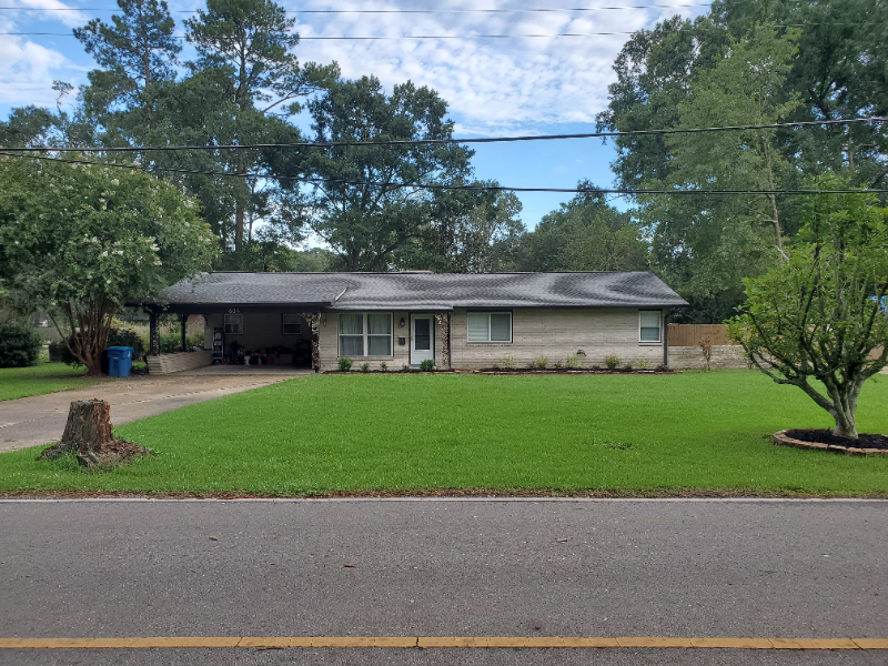Denham Springs House: 604 Maple St