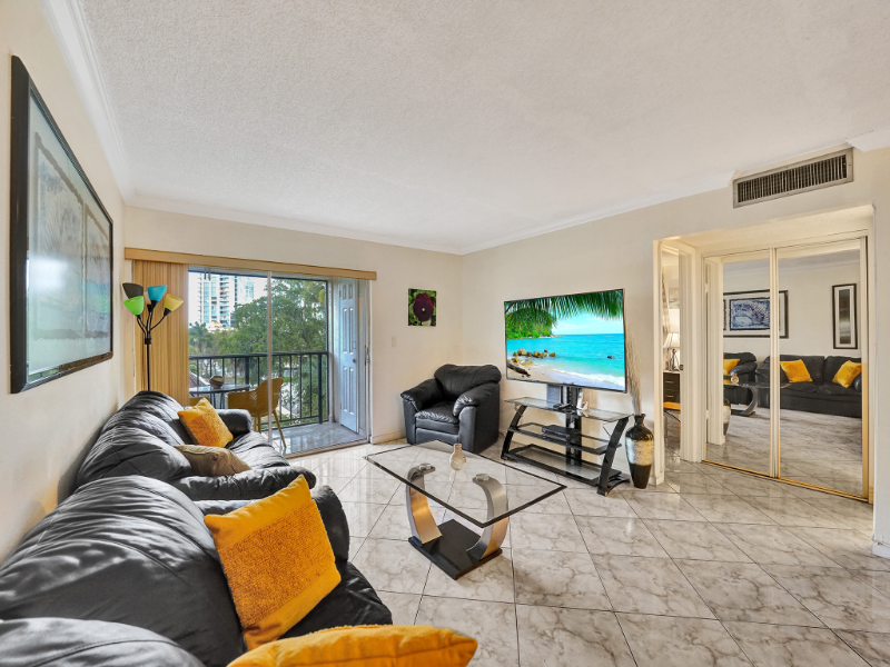 Sunny Isles Beach House: 201 178th Drive