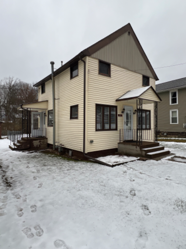 Rouseville House: 31 Mechanic Street