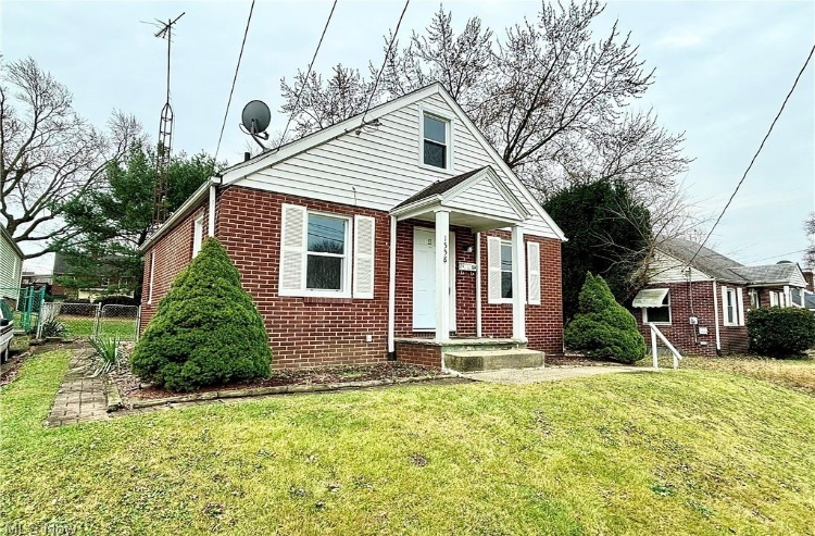 Canton House: 1558 25th st NW