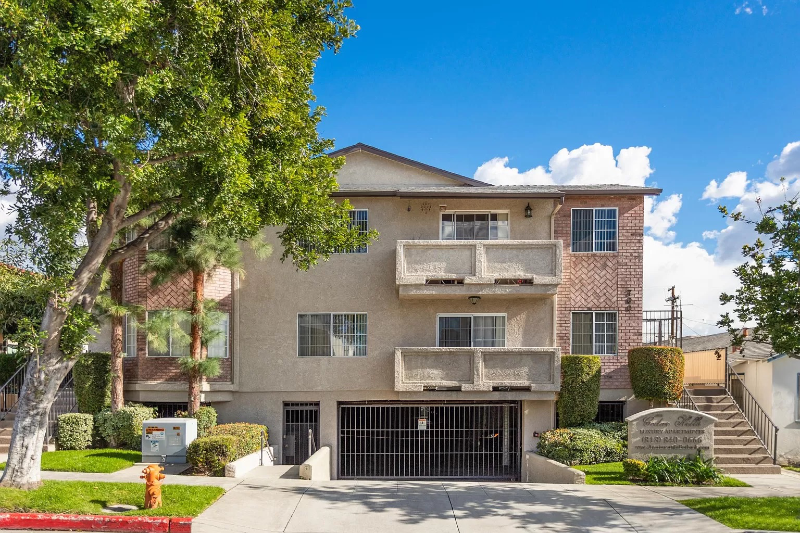 Burbank Apartment: 700 E Cedar Ave