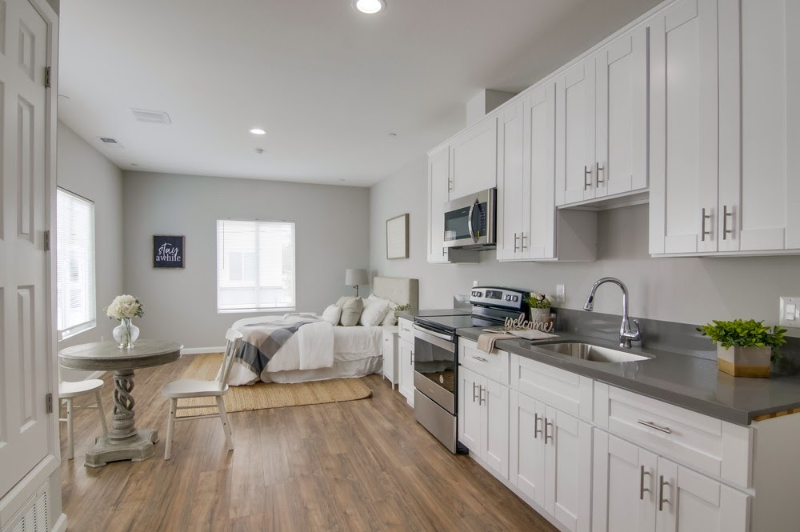 San Diego House: 532-1/2 Cesar E Chavez Pkwy