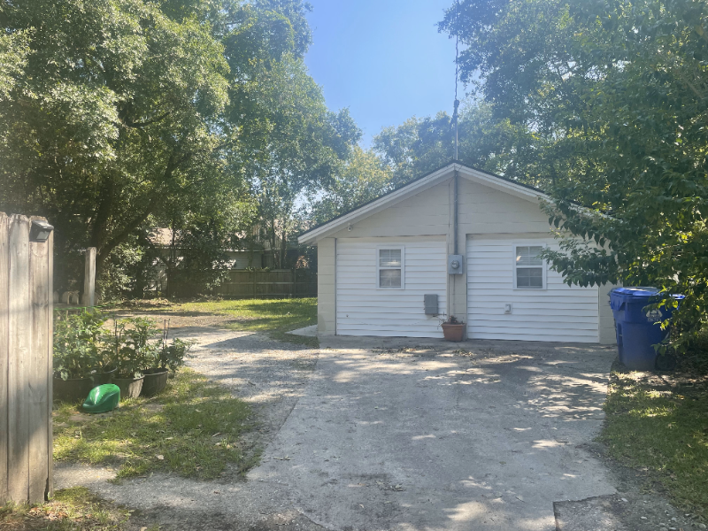 Charleston House: 480 Saint Andrews Blvd