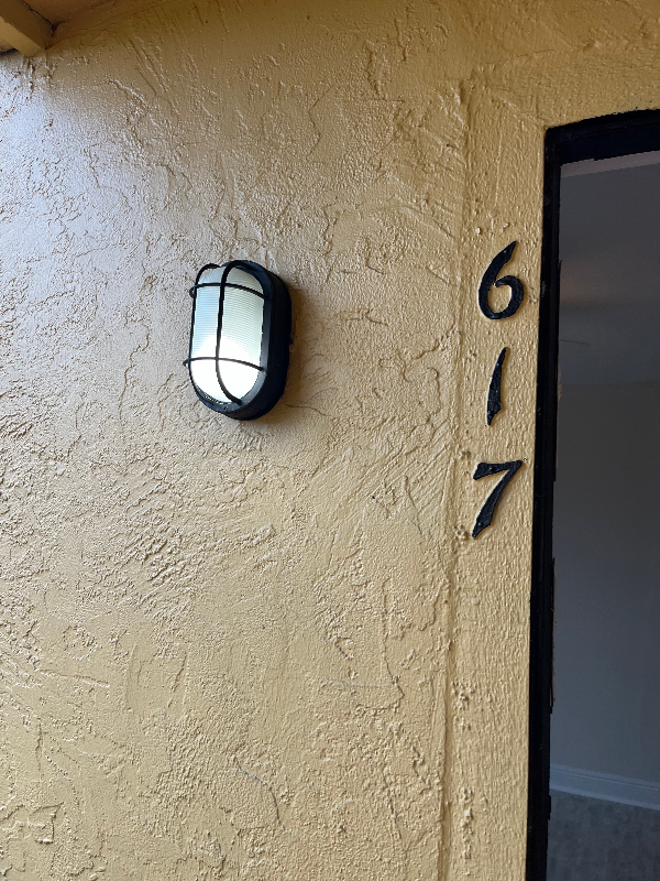 Fort Myers Condo: 2885 Winkler Ave