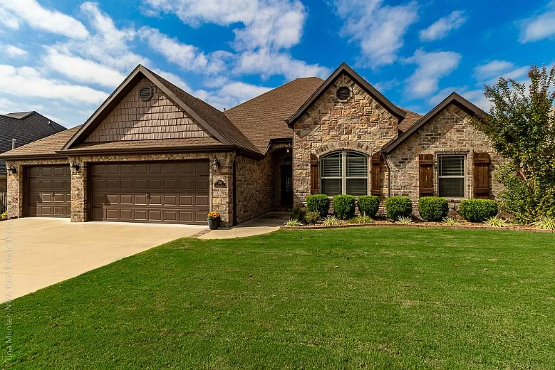 Fayetteville House: 3749 N Lalique Ln