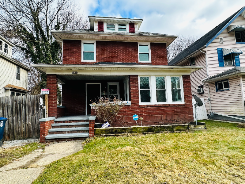 Akron House: 839 N Howard