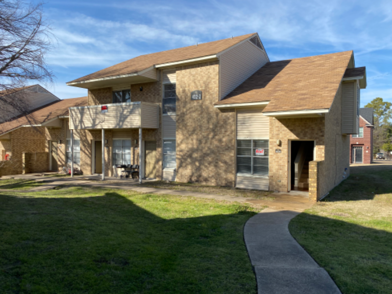 College Station Townhome: 402 Summer Court 2B