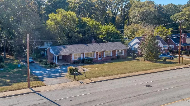 Spartanburg House: 728 Asheville Hwy