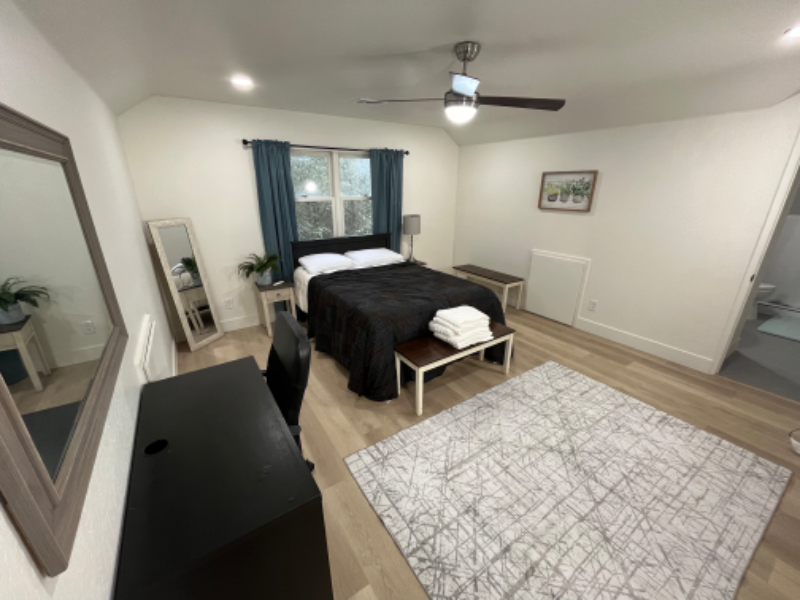 Fair Oaks House: 4059 Ridge St