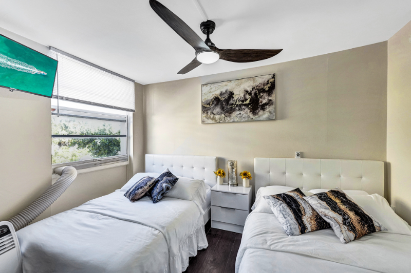 Miami Beach Apartment: 710 Washington Ave 315