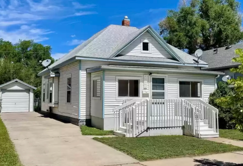 Sterling House: 627 n 5th st