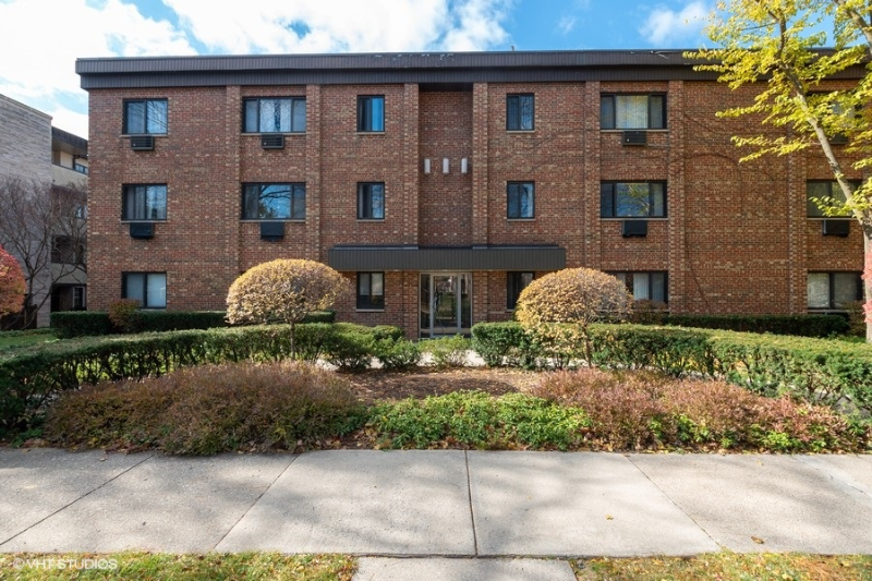 Highland Park Apartment: 1660 Green Bay Road