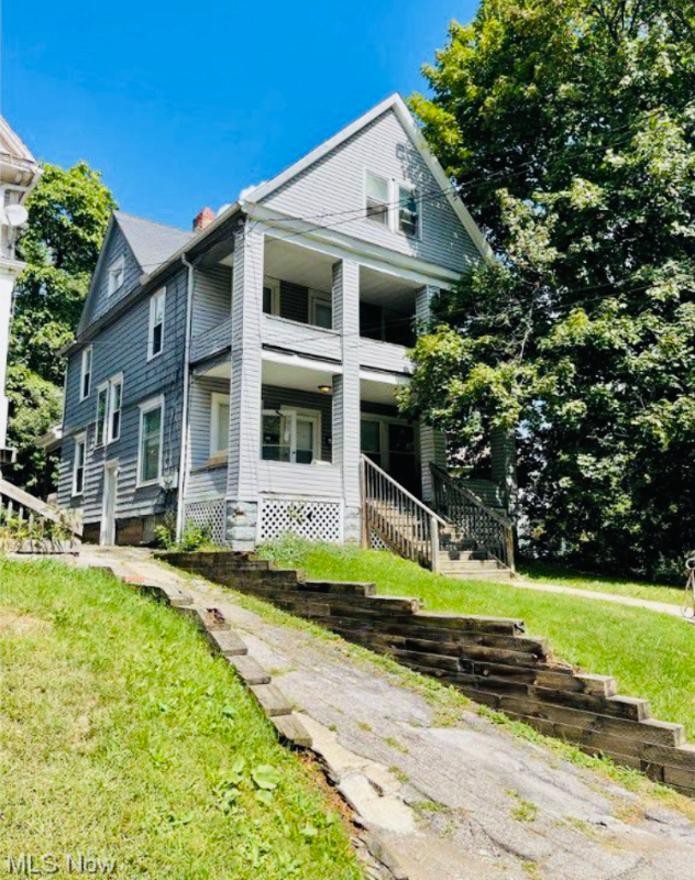 akron Townhome: 627 crosby st