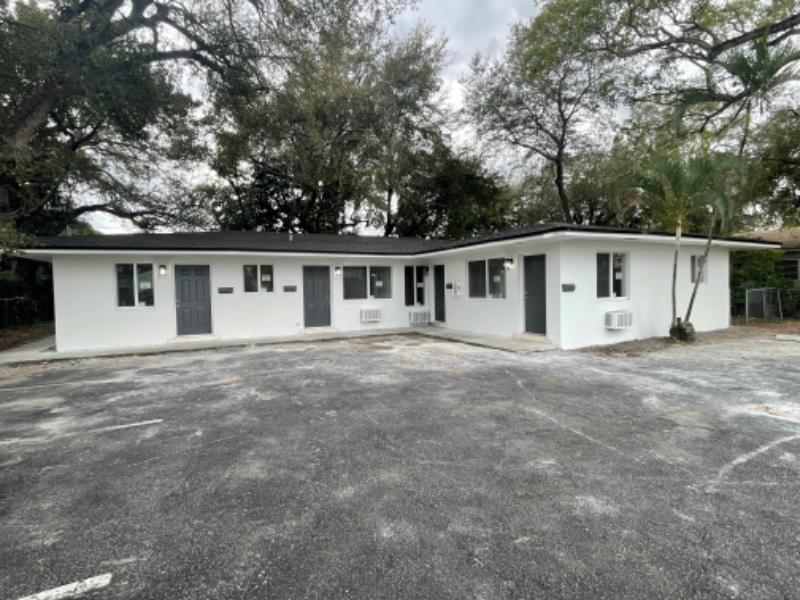 Miami Apartment: 516 NE 166th St