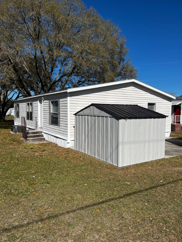 Ocala House: 6859 NE 1st Place