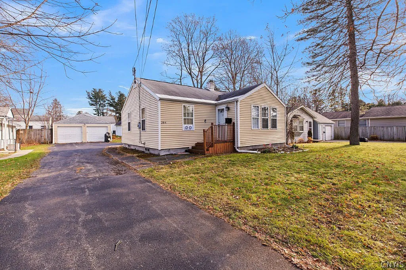 Syracuse House: 204 Breman Ave