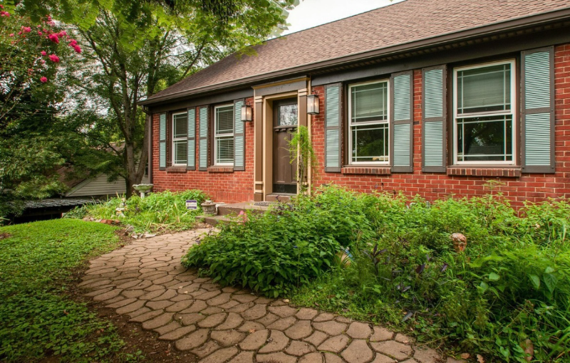 Nashville House: 947 Cahal Ave