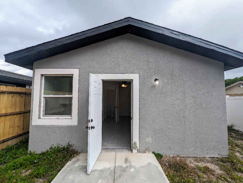 Tampa House: 4401 Atwood Dr