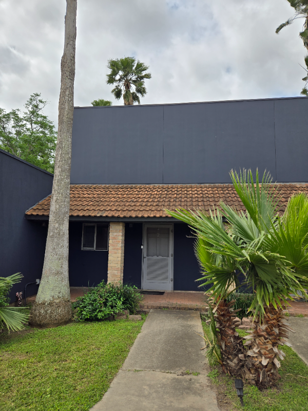 Rancho Viejo House: 313 Bolivar Avenue