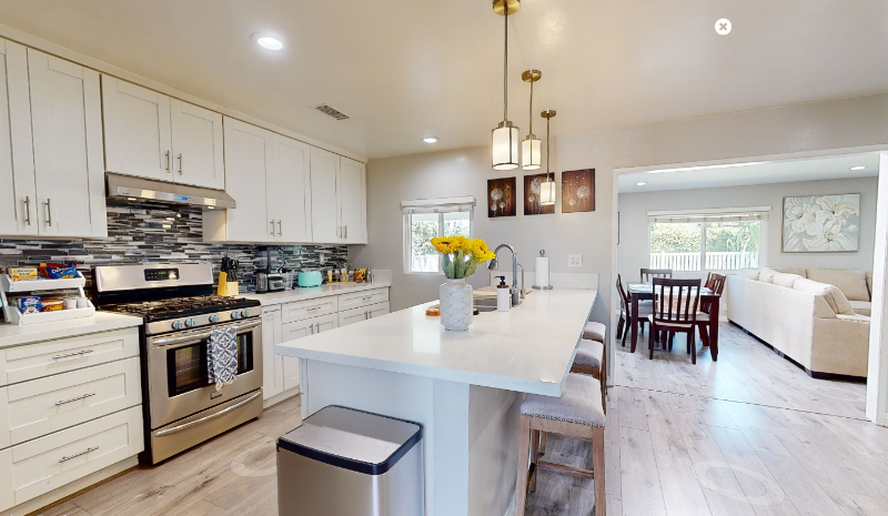 Orange House: 19101 E Ryals Ln