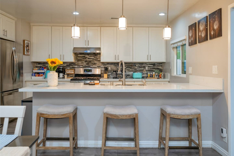 Orange House: 19101 E Ryals Ln