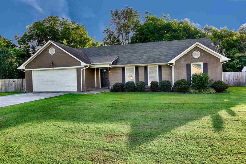 Huntsville House: 152 Cooper Drive