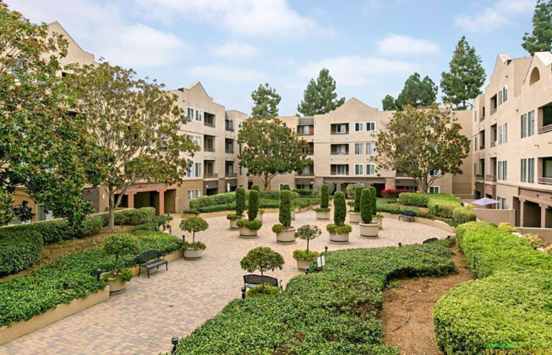 San Diego House: 3550 Lebon Dr