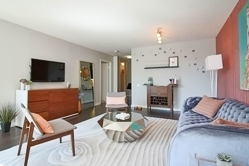 Chicago House: 680 N Dearborn St