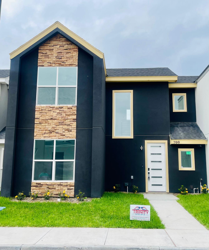 Pharr Townhome: 708 w Seminole ave