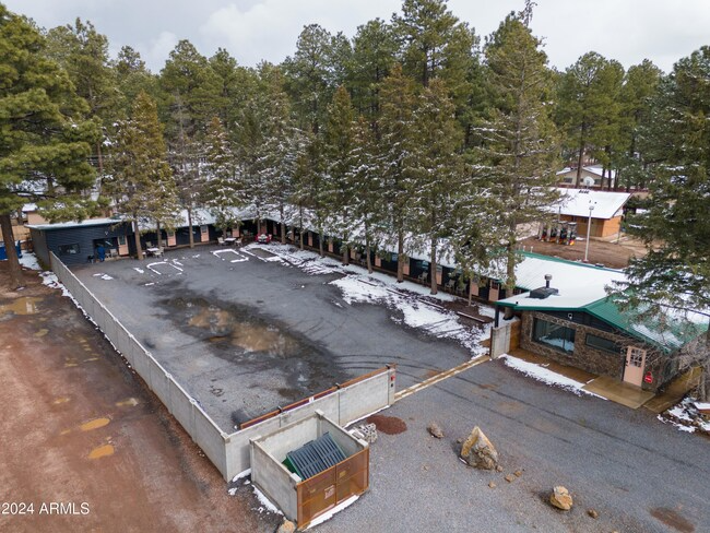 Pinetop Apartment: 858 E White Mountain Blvd