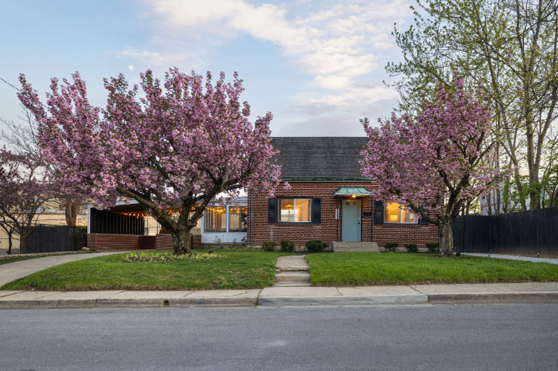 Columbus House: 1027 w 6th avenue