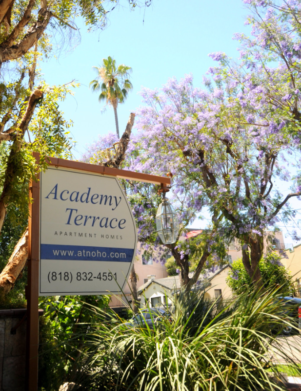 North Hollywood Apartment: 11020 Hesby Street