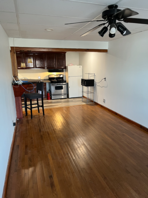 Marseilles Apartment: 458 Main St