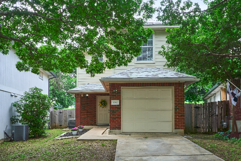 Round Rock House: 1582 Parkfield Circle
