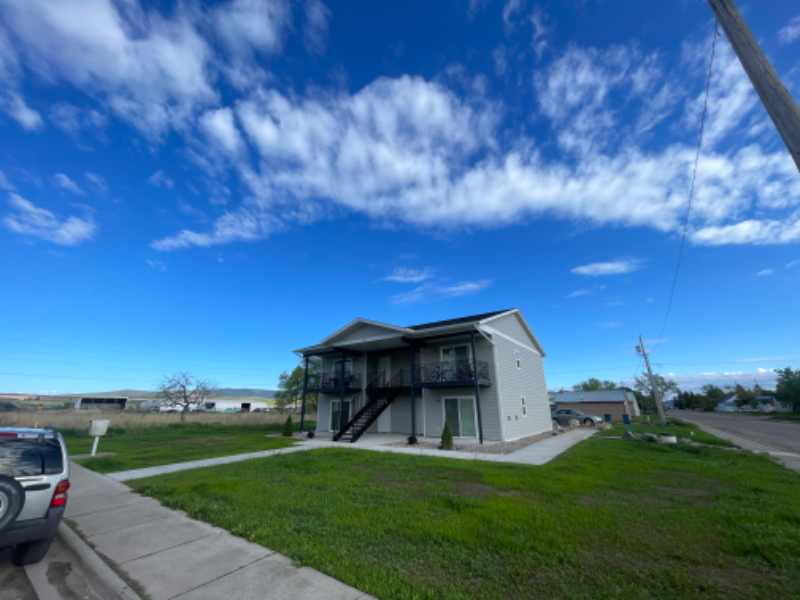 Polson Apartment: 502 10th Ave W