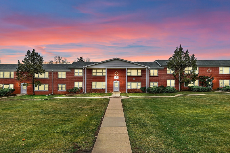 Palatine Condo: 209 W. Johnson