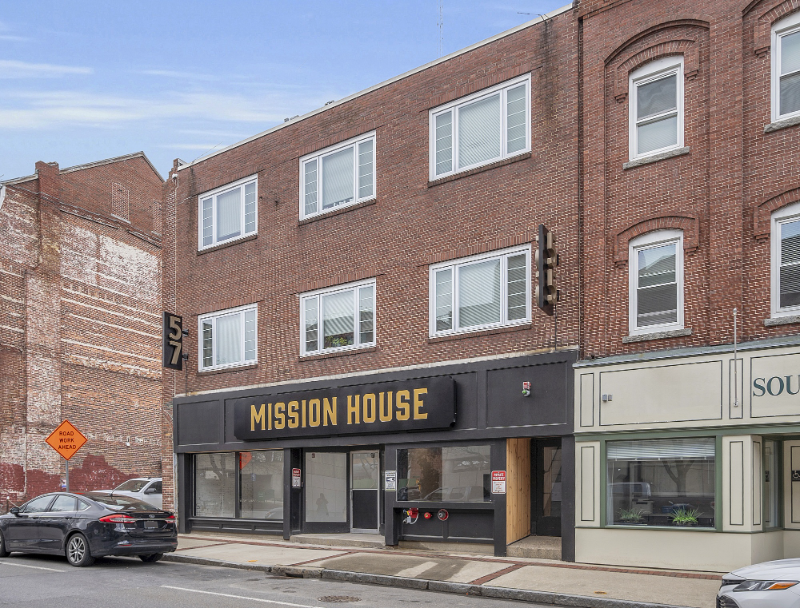 Manchester Apartment: 55 Manchester St Unit 1