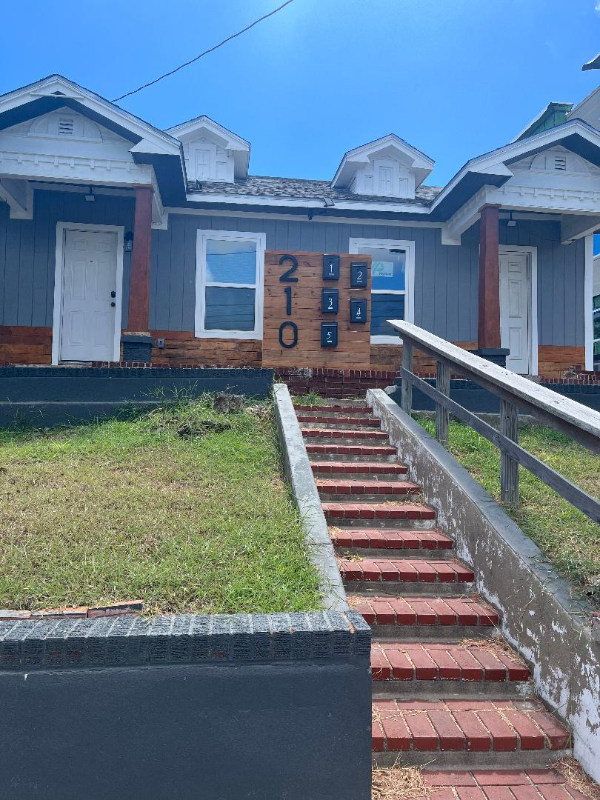 Corpus Christi Apartment: 210 s tancahua unit #1